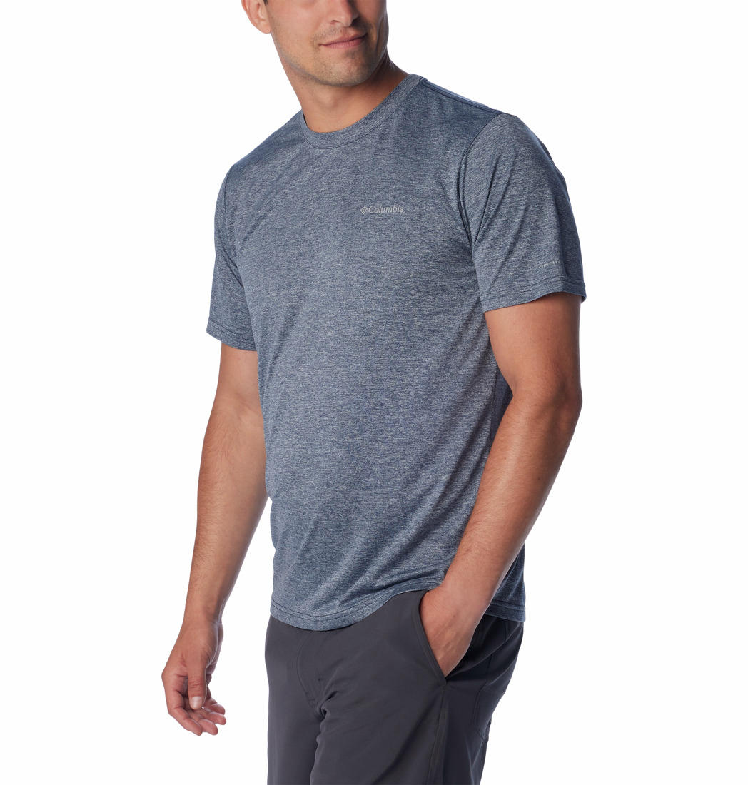 A Men Wearing Columbia Men Blue Columbia Hike Crew