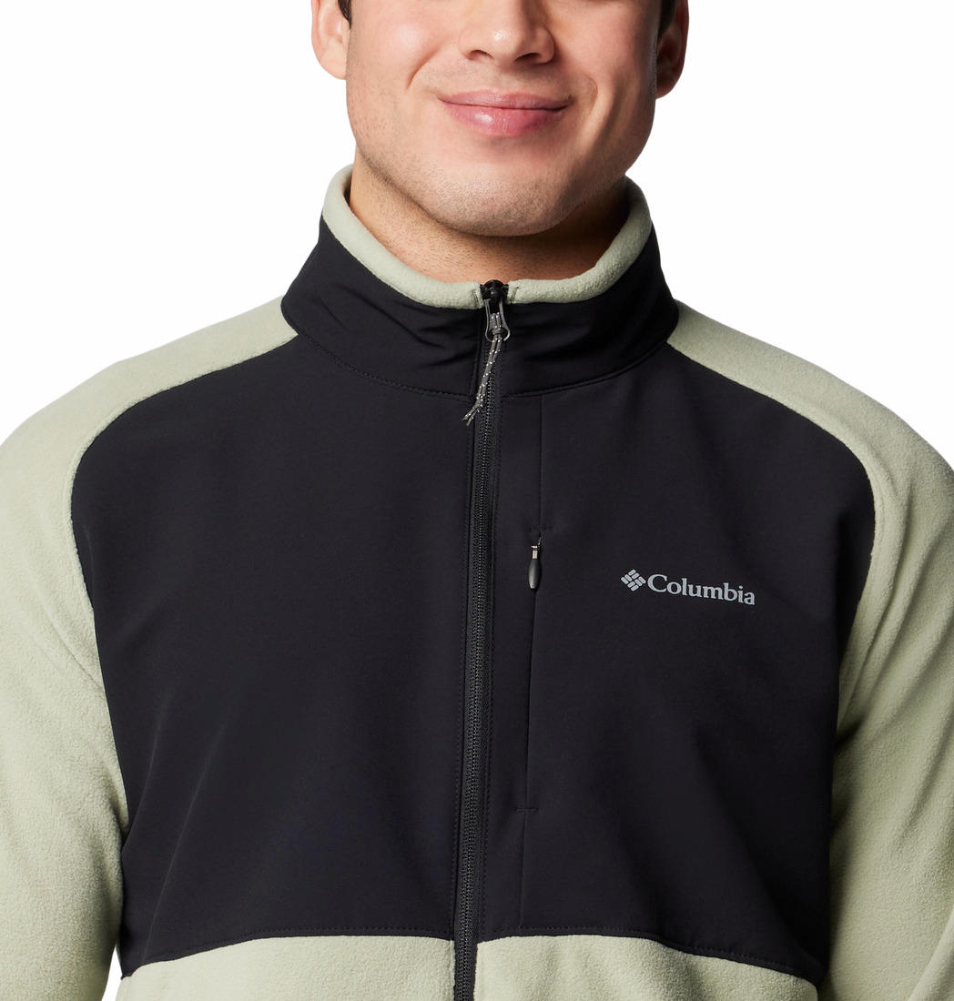 A Men Wearing Columbia Men Green Sage Peak Full Zip Fleece