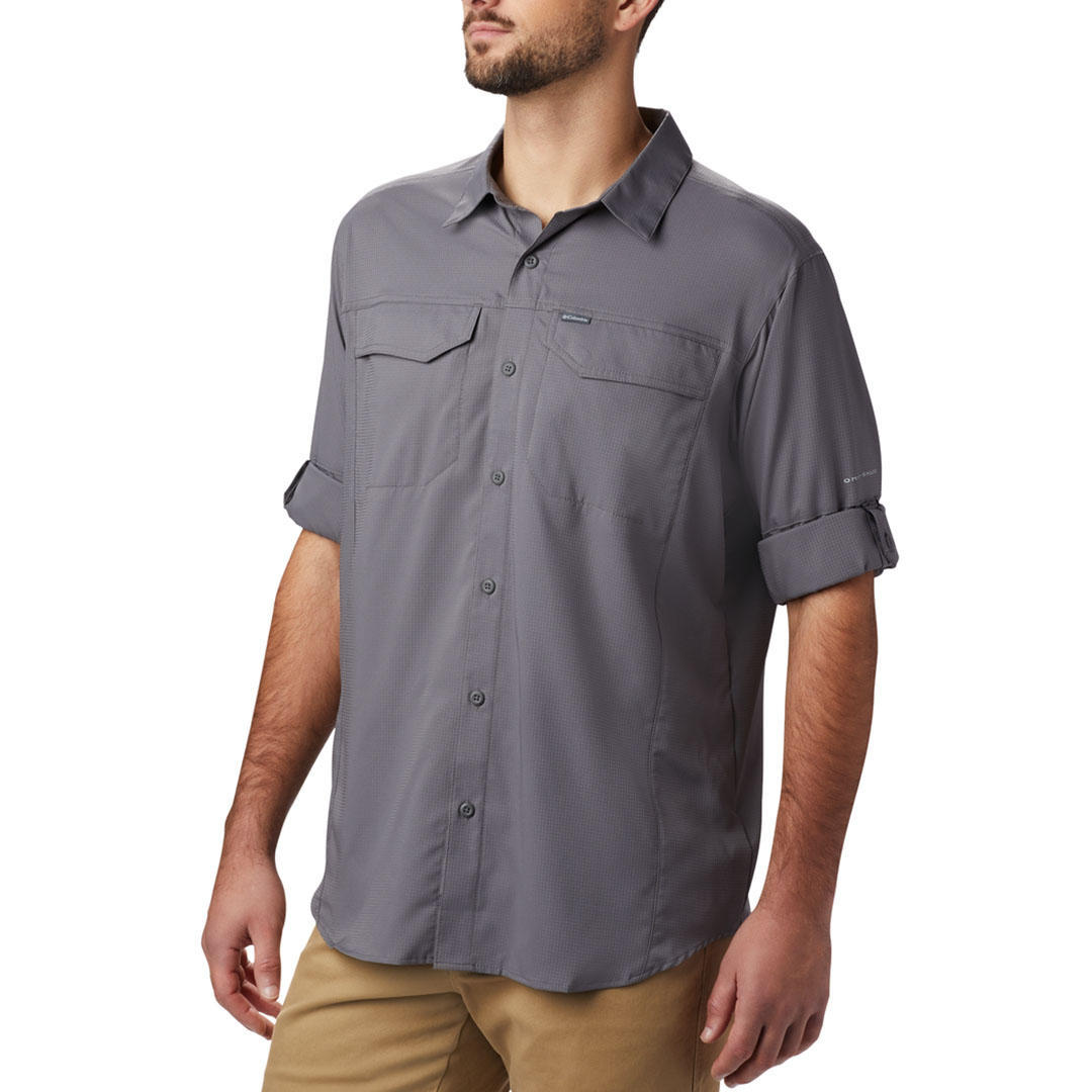 A Men Wearing Columbia Men Grey Silver Ridge Lite Long Sleeve Shirt (Sun Protection)