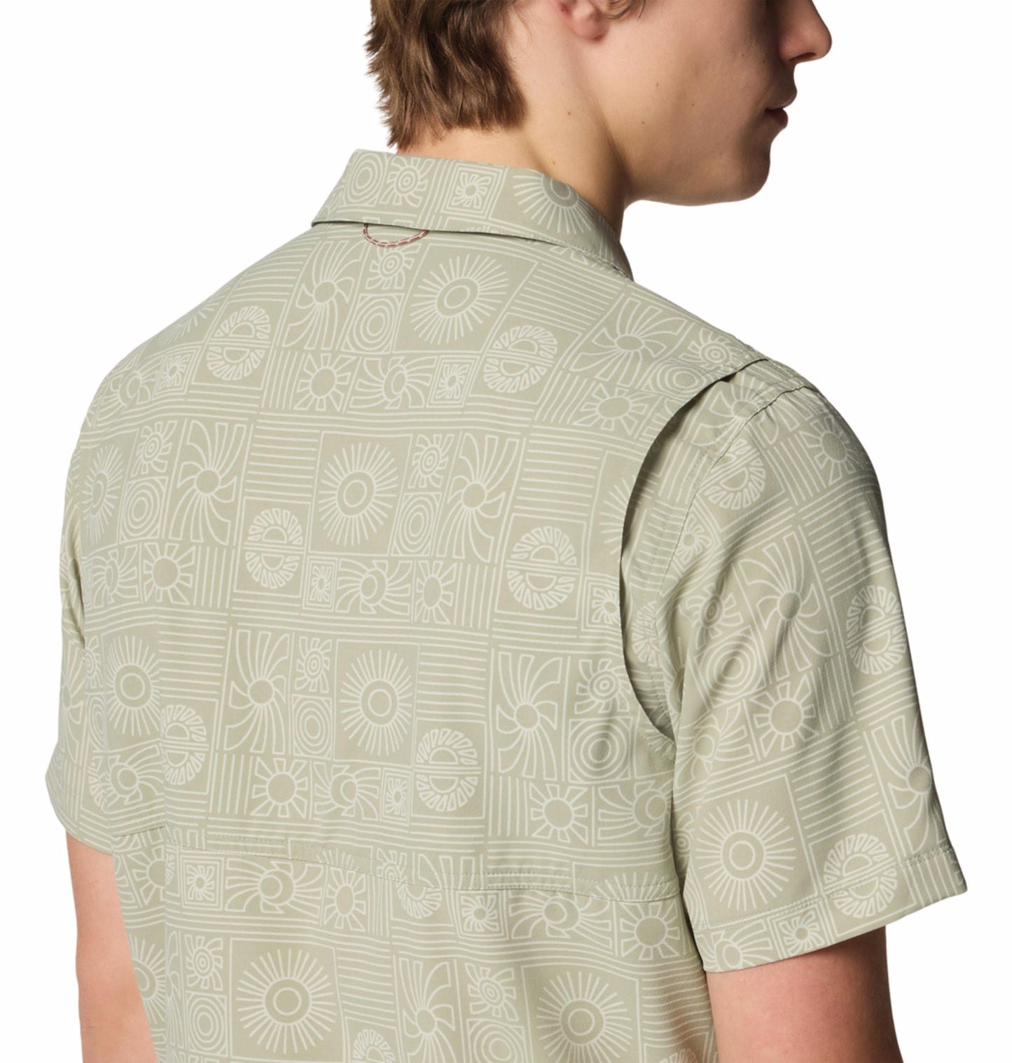 A Men Wearing Columbia Men Green Tech Trail Utility Printed Woven SS (Sun Protection)