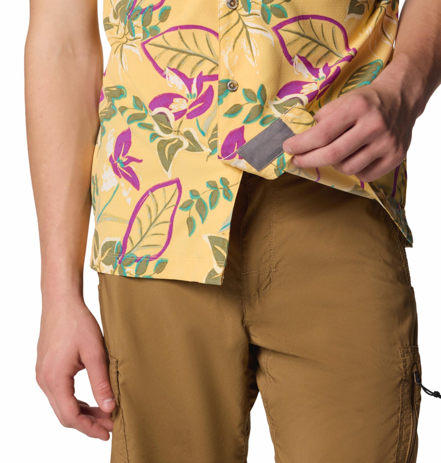 A Men Wearing Columbia Men Yellow Tech Trail Utility Printed Woven SS (Sun Protection)