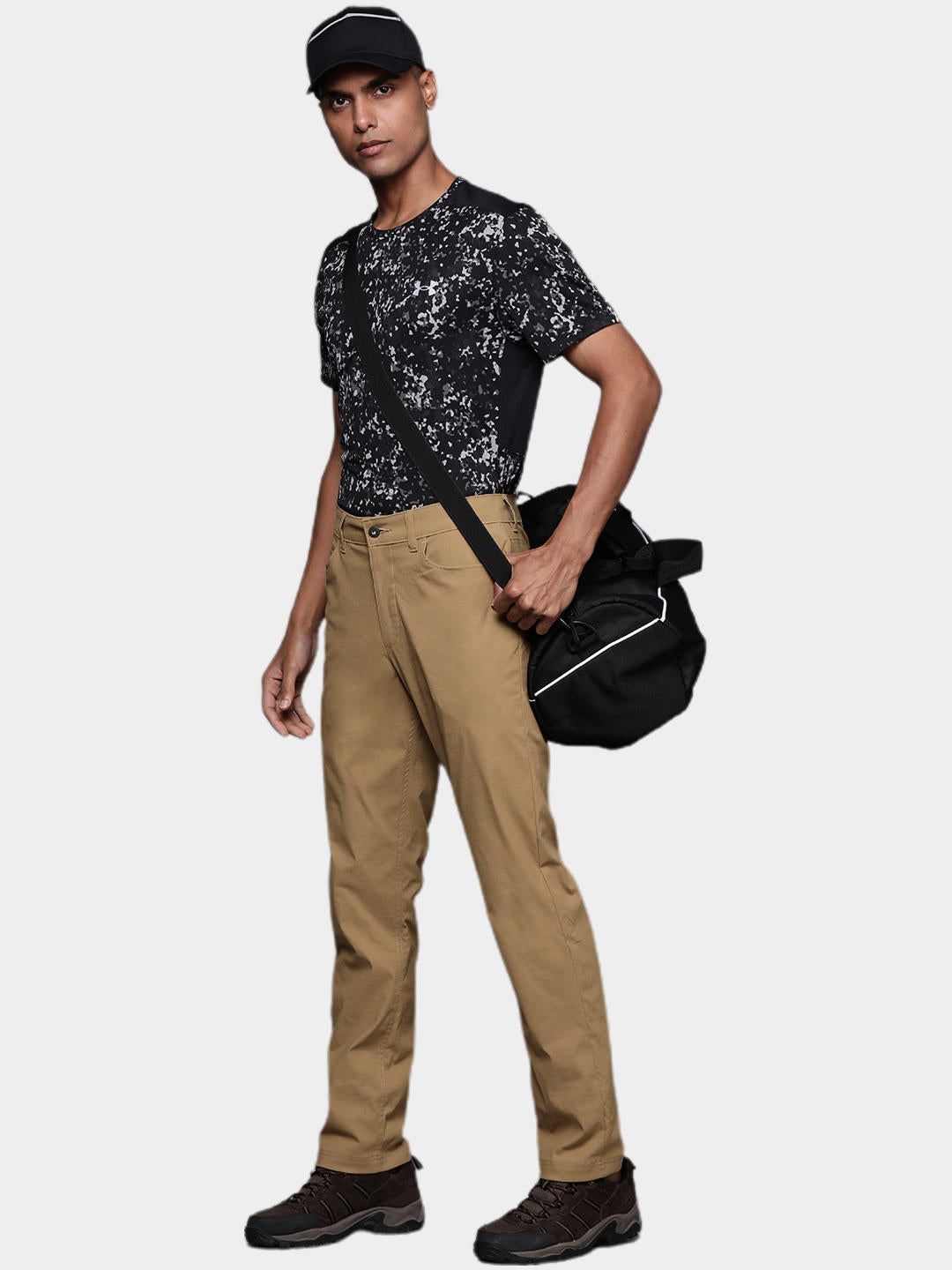 A Men Wearing Columbia Men Brown Royce Range Heat Pant