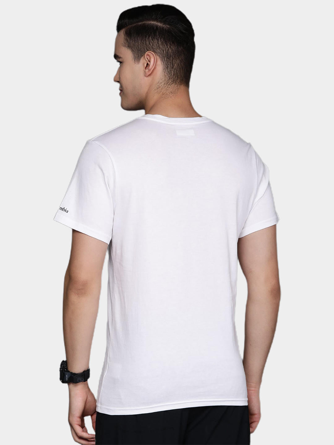 A Men Wearing Columbia Men White Path Lake Graphic Tee II