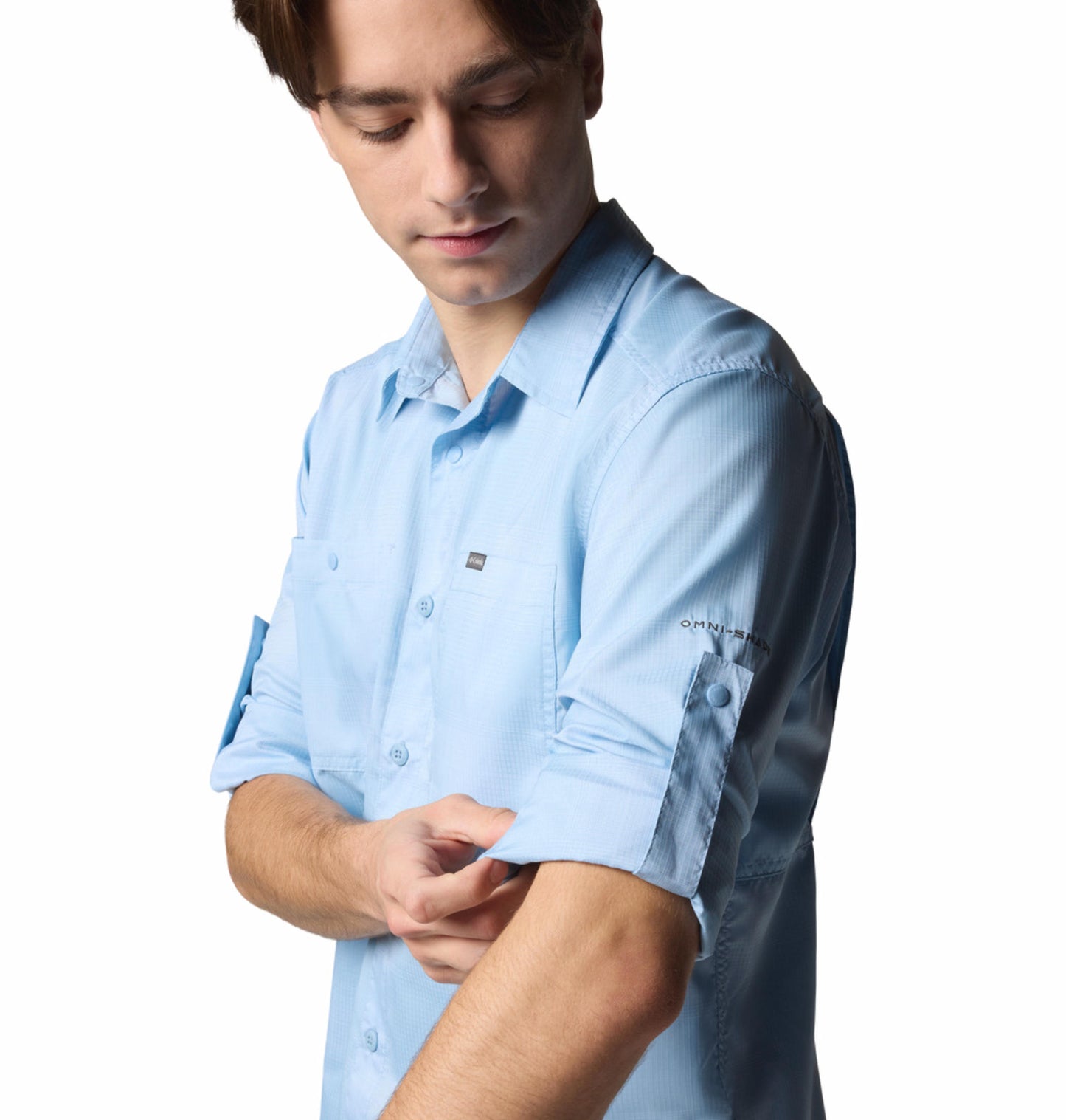A Men Wearing Columbia Men Blue Silver Ridge Utility Lite Plaid LS (Sun Protection)