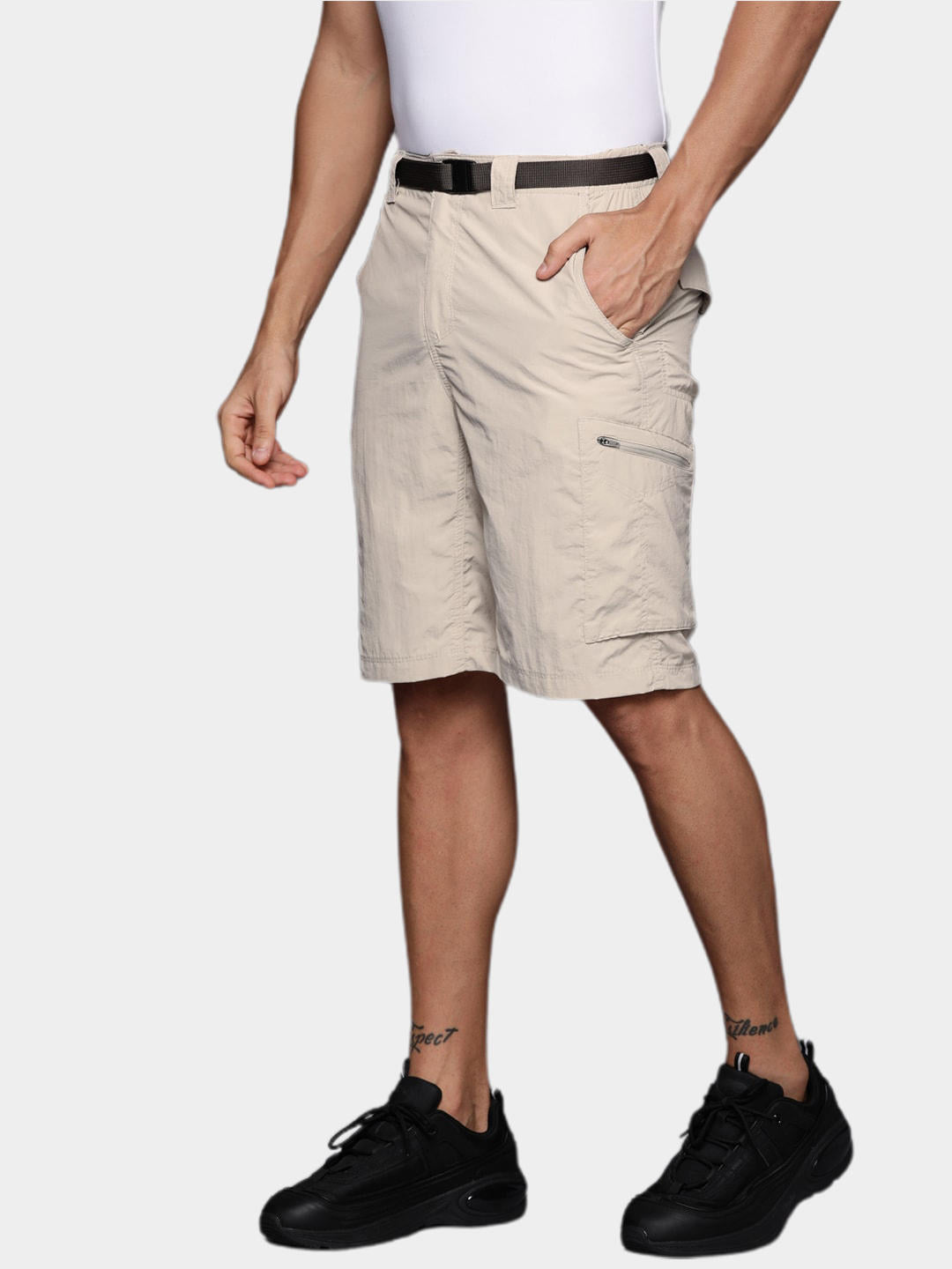 A Men Wearing Columbia Men Beige Silver Ridge Cargo Short (Sun Protection)