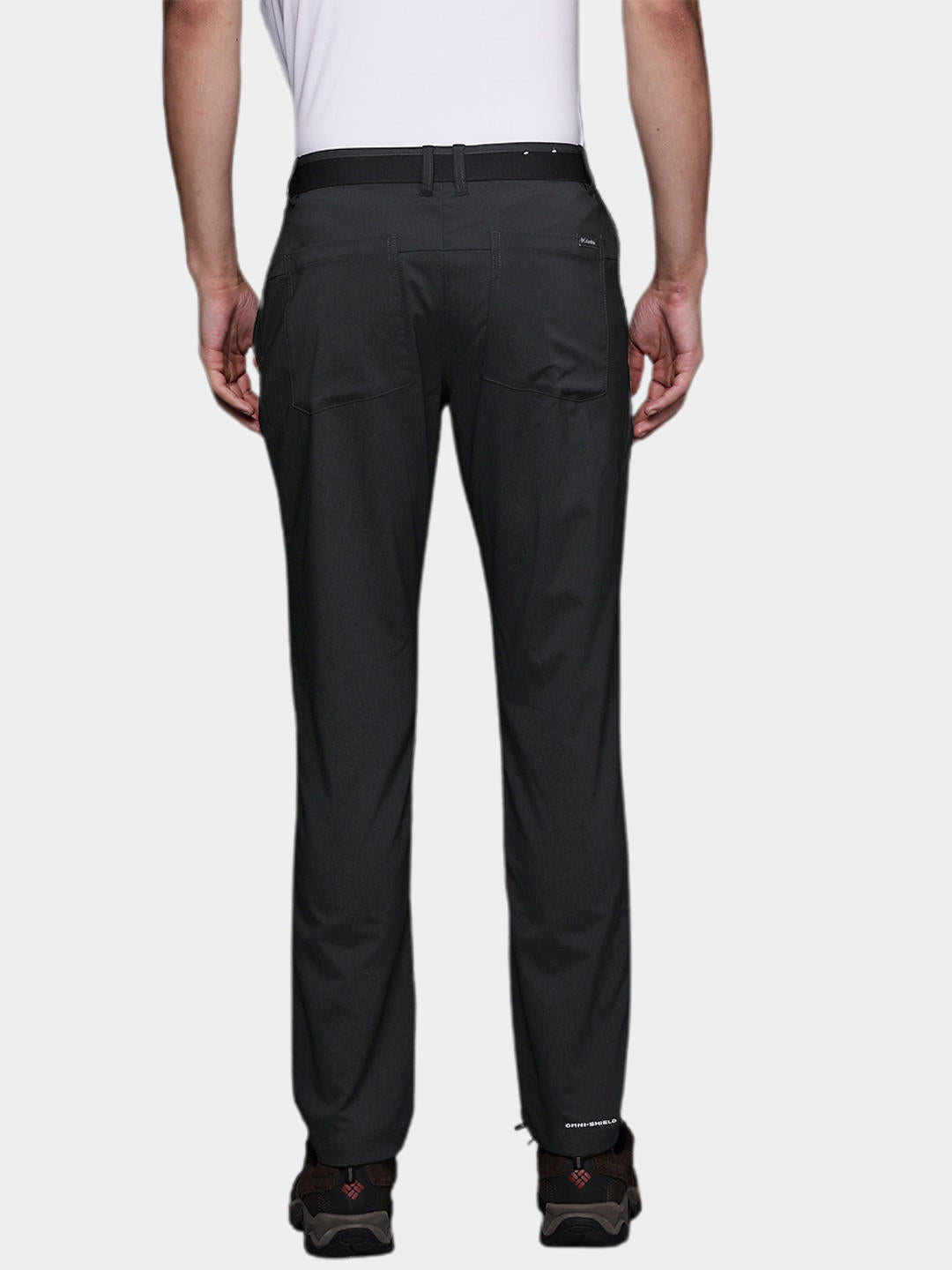 A Men Wearing Columbia Men Black Tech Trail II Pant (Sun Protection)