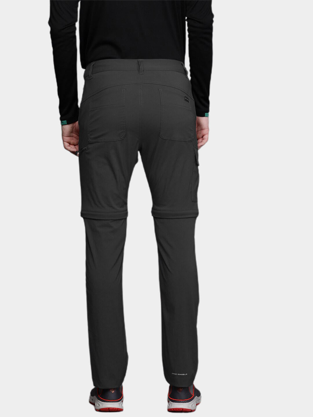A Men Wearing Columbia Men Black Newton Ridge II Convertible Pant (Sun Protection)