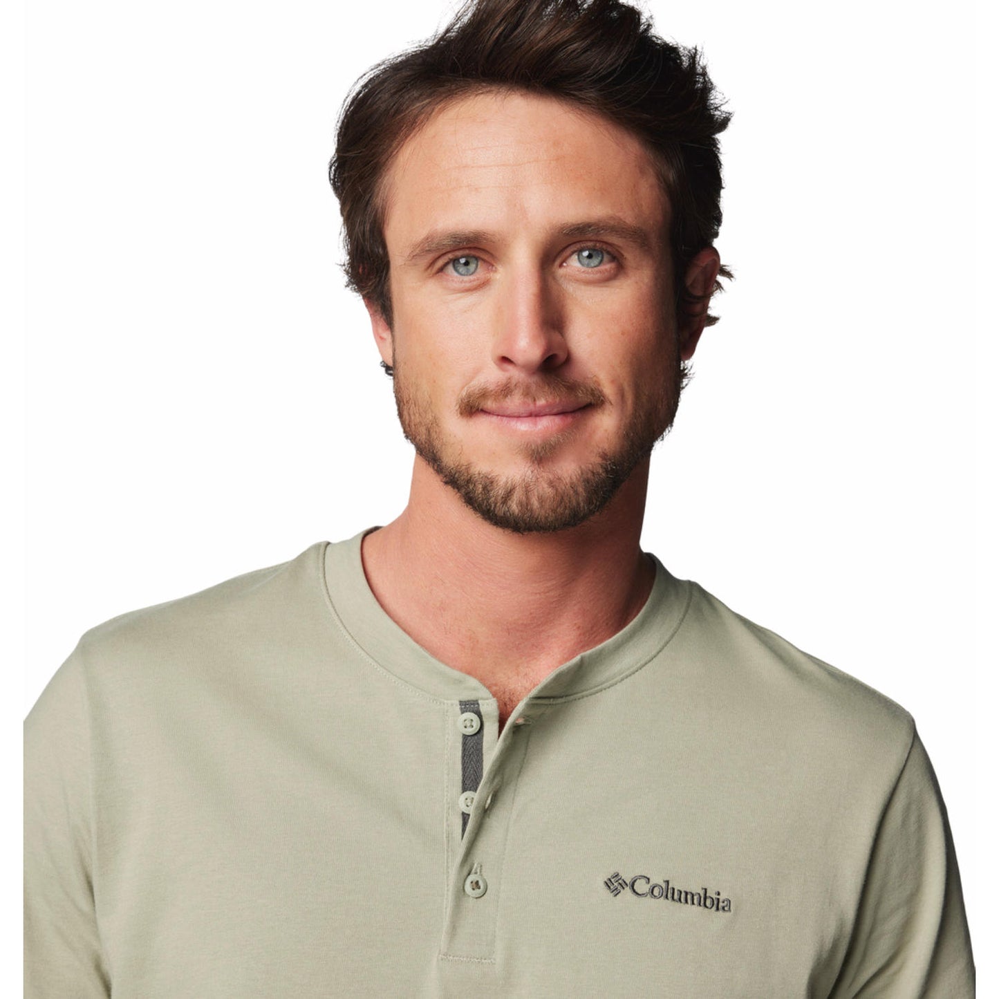 A Men Wearing Columbia Men Green Landroamer SS Henley II (Sun Protection)