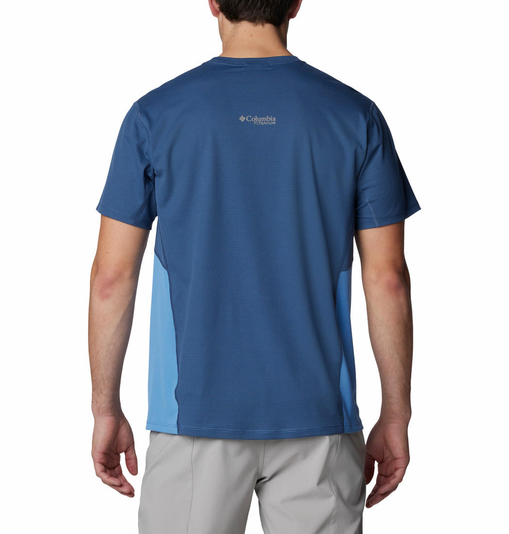 A Men Wearing Columbia Men Blue Cirque River Graphic SS Crew