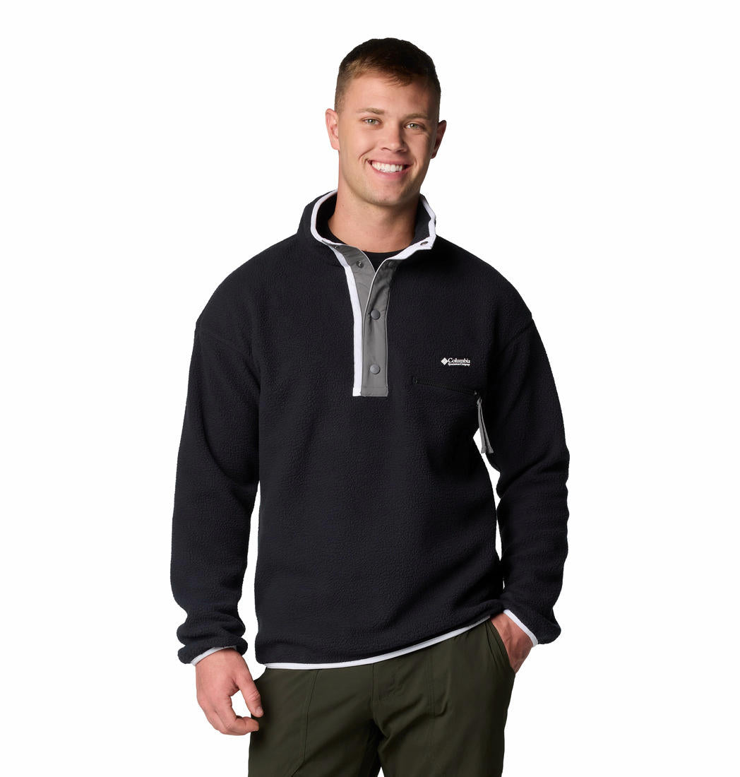 A Men Wearing Columbia Men Black Helvetia II Half Snap Fleece