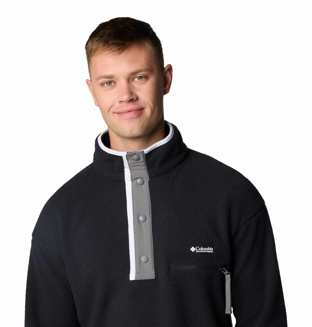 A Men Wearing Columbia Men Black Helvetia II Half Snap Fleece