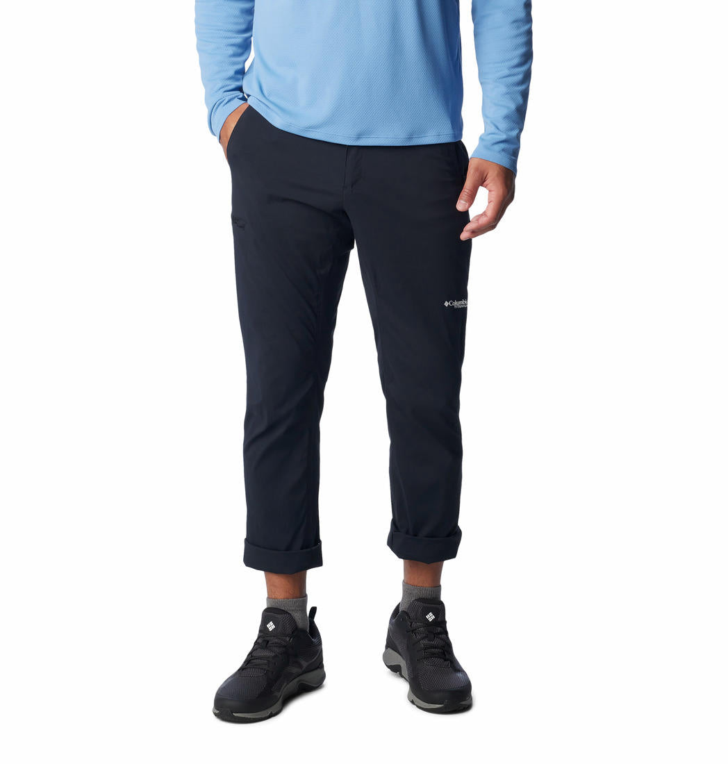 A Men Wearing Columbia Men Black Wanoga Lightweight Pant (Sun Protection)