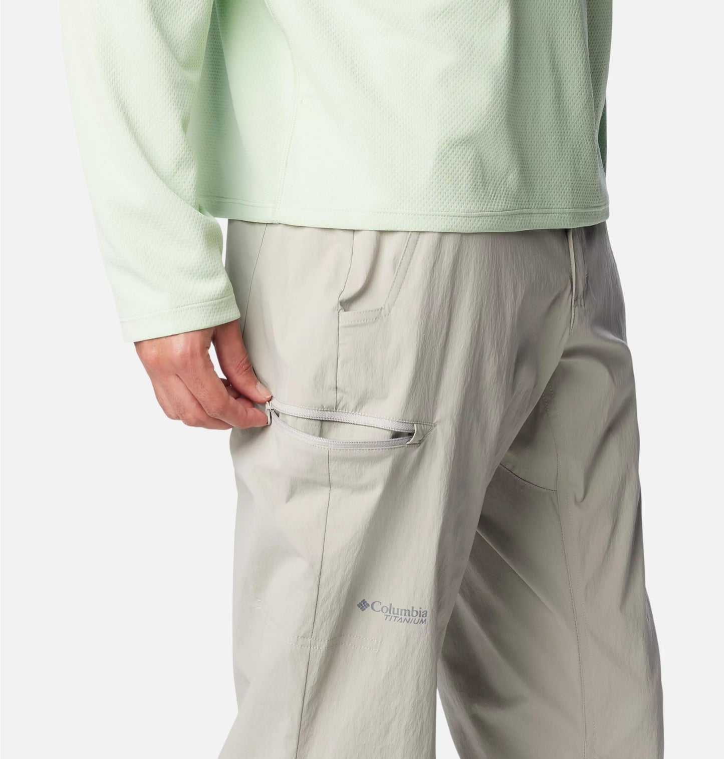 A Men Wearing Columbia Men Grey Wanoga Lightweight Pant (Sun Protection)