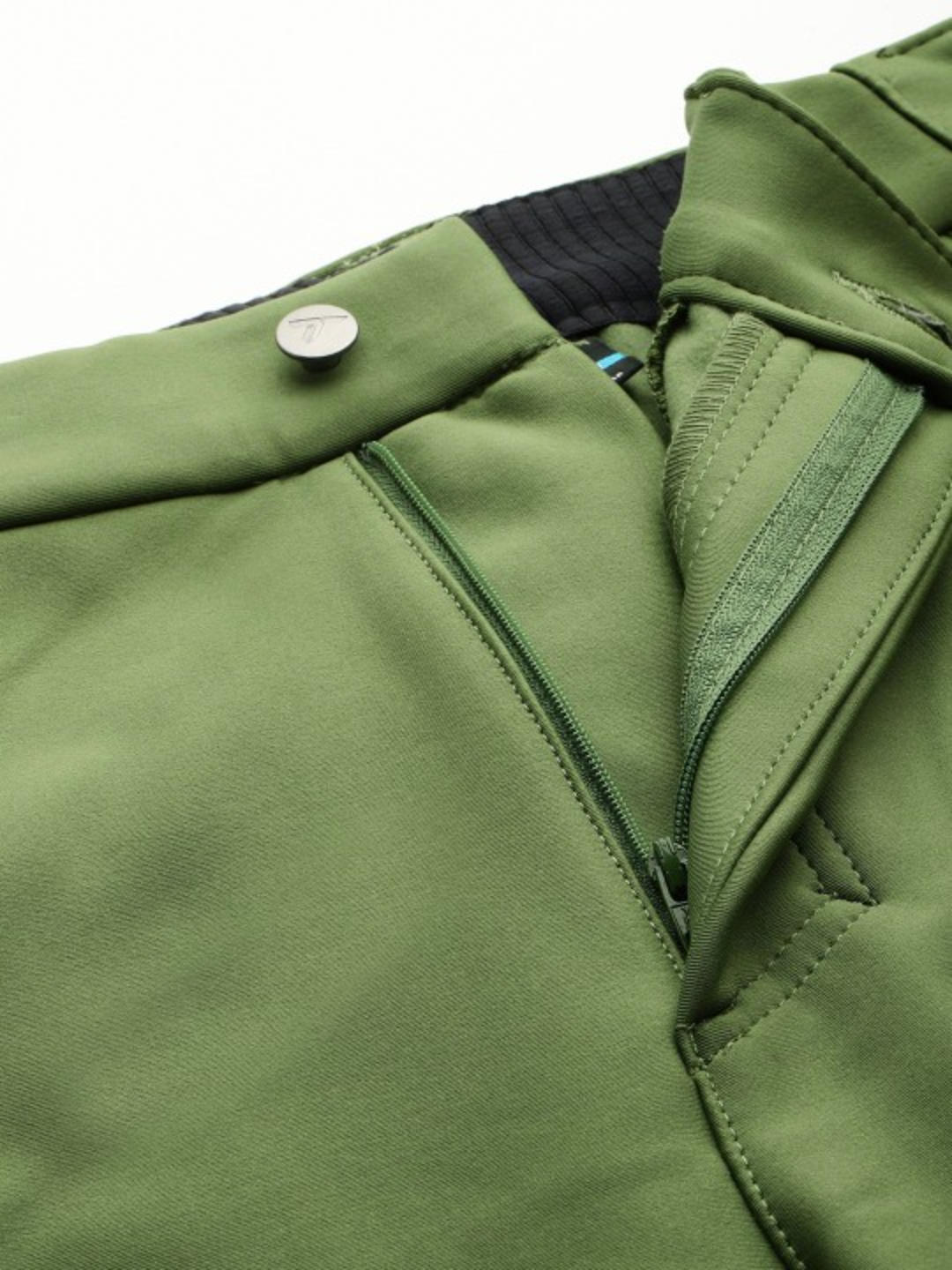 A Men Wearing Columbia Men Green Vast Canyon Softshell Pant