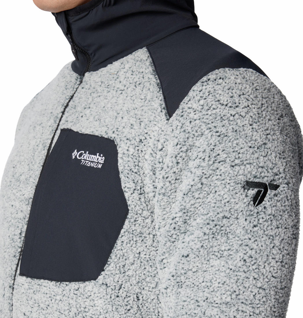 A Men Wearing Columbia Men White Arctic Crest Sherpa Full Zip
