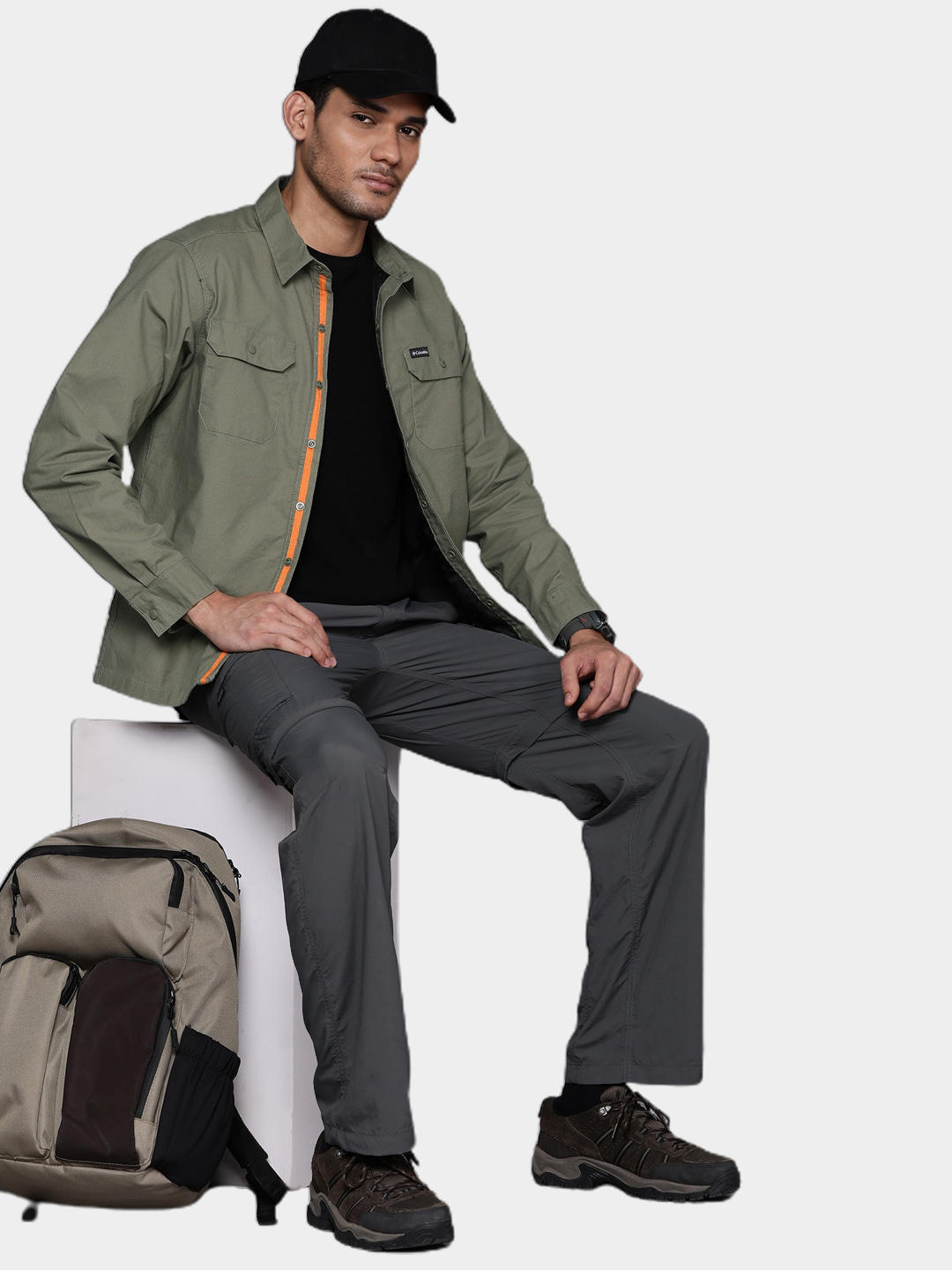 A Men Wearing Columbia Men Green Landroamer Lined Shirt