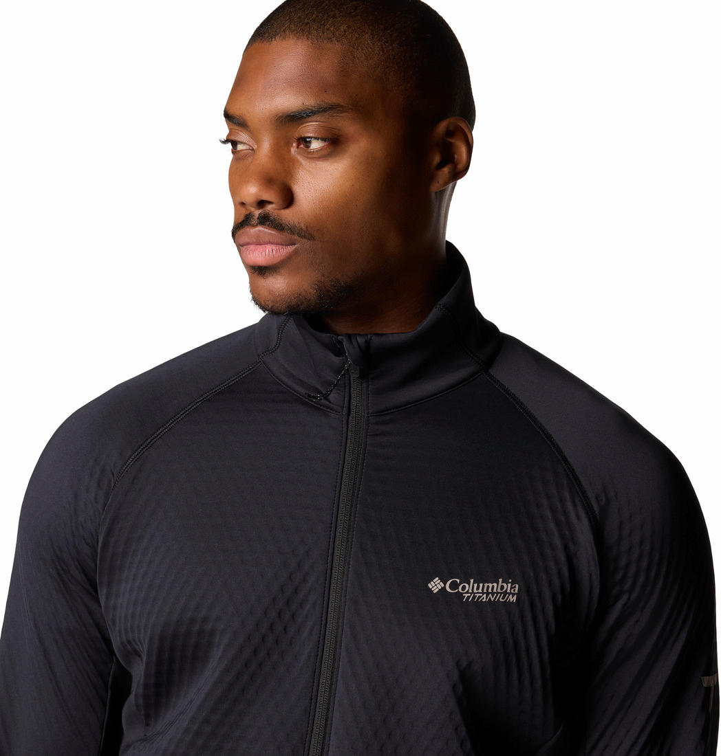 A Men Wearing Columbia Men Black Crystal Leaf Omni-Heat Helix Full Zip
