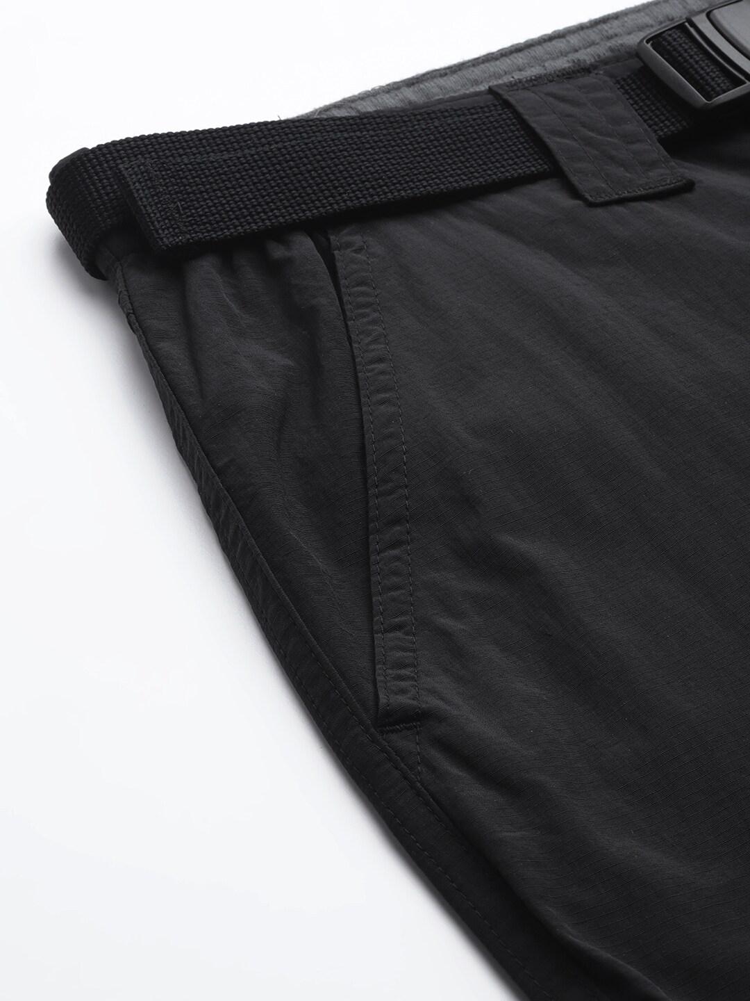 A Men Wearing Columbia Men Black Silver Ridge Cargo Pant (Sun Protection)