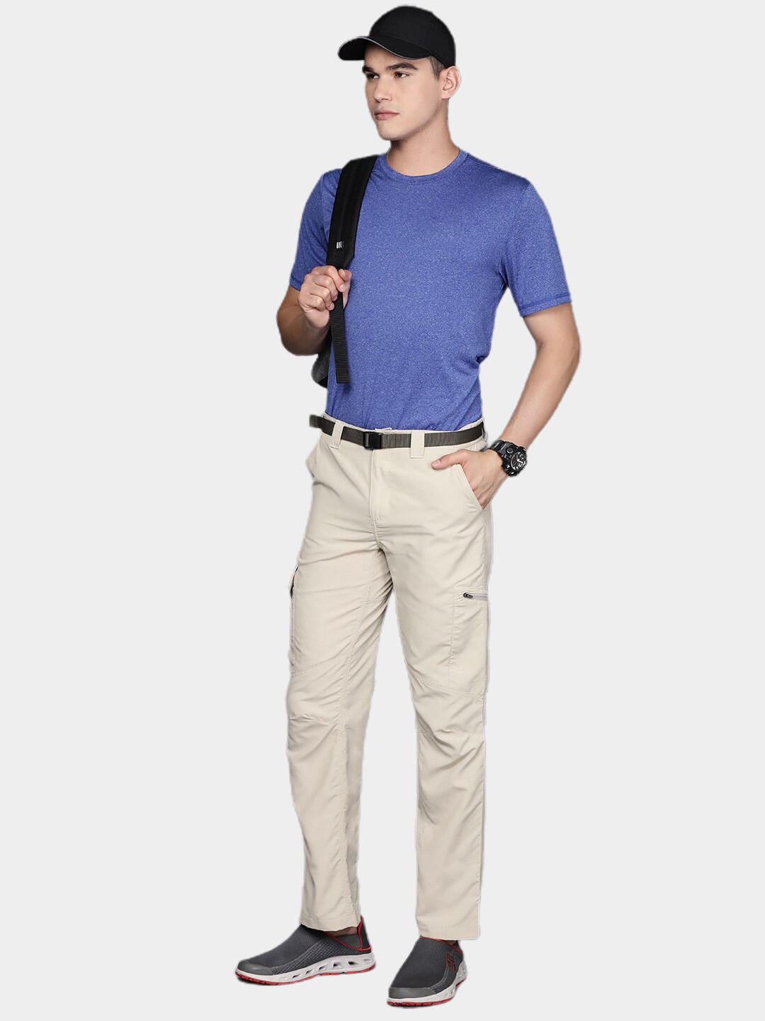 A Men Wearing Columbia Men Beige Silver Ridge Cargo Pant (Sun Protection)