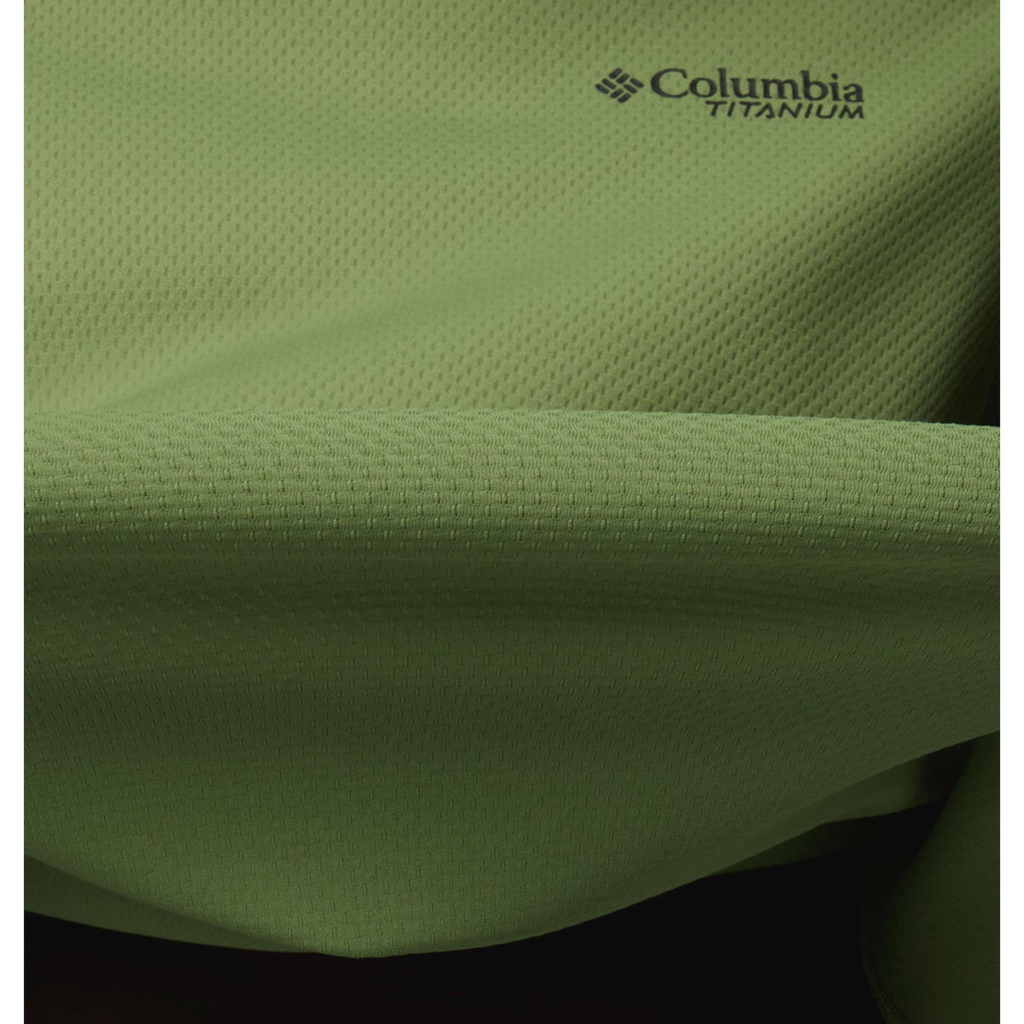 A Men Wearing Columbia Men Green Summit Valley LS Crew (Sun Protection)