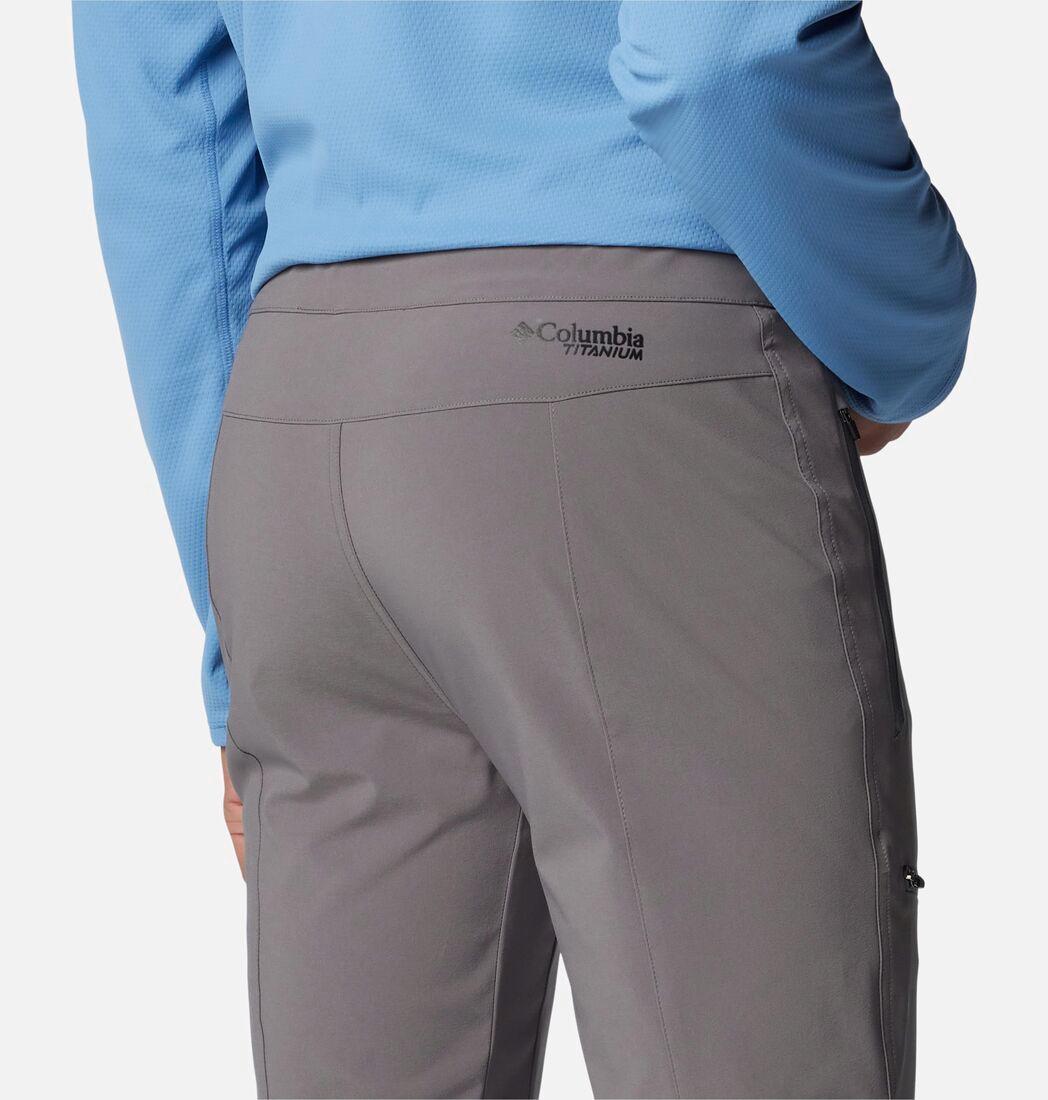 A Men Wearing Columbia Men Grey Titan Pass Pant II (Sun Protection)