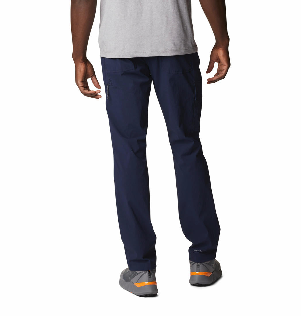 A Men Wearing Columbia Men Blue Newton Ridge II Pant (Sun Protection)
