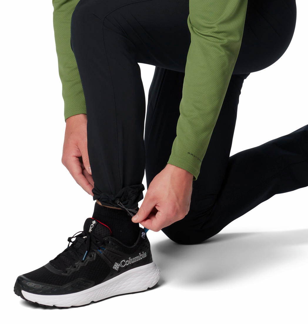 A Men Wearing Columbia Men Black Triple Canyon Pant II (Sun Protection)