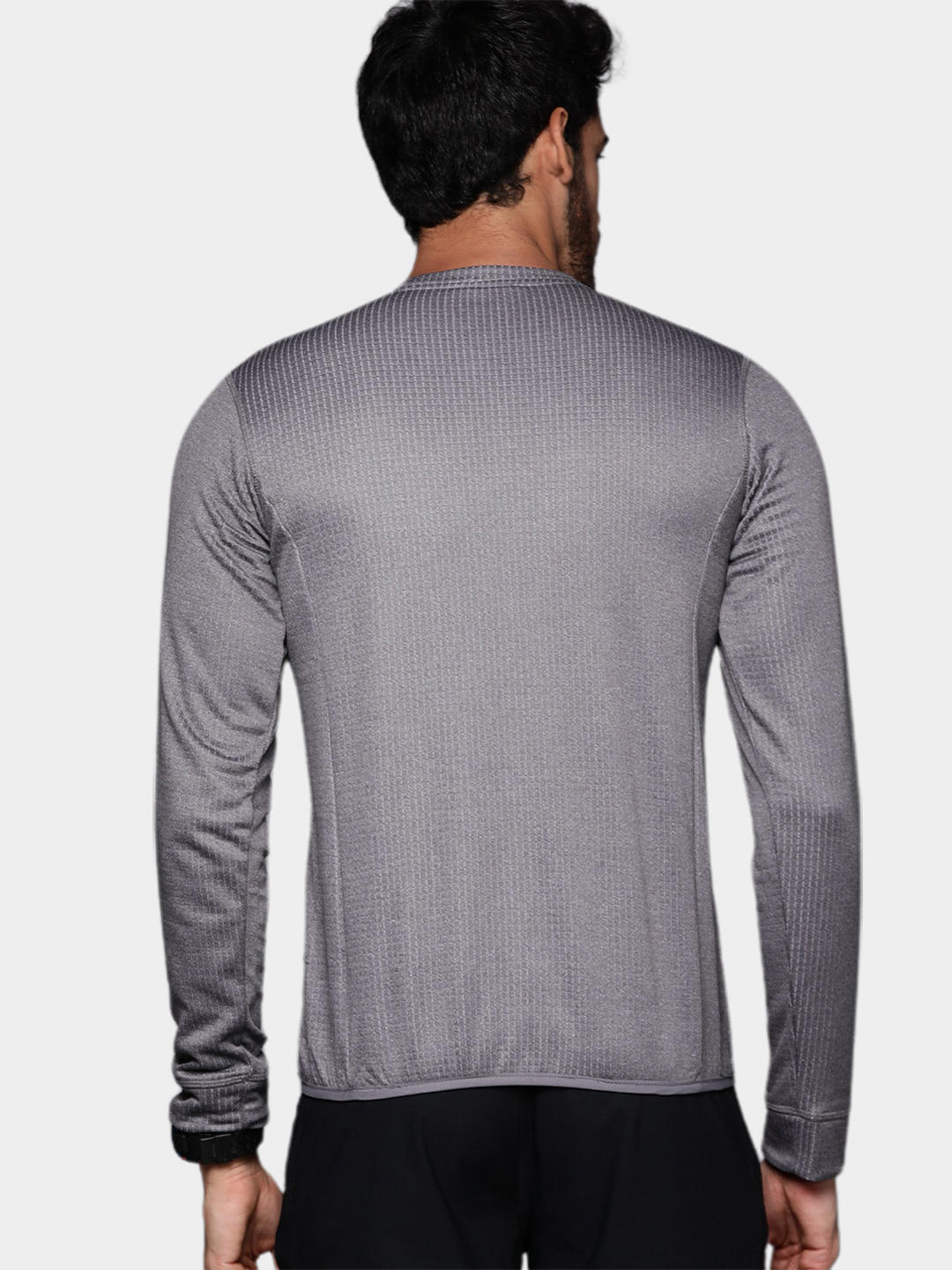 A Men Wearing Columbia Men Grey Park View Crew