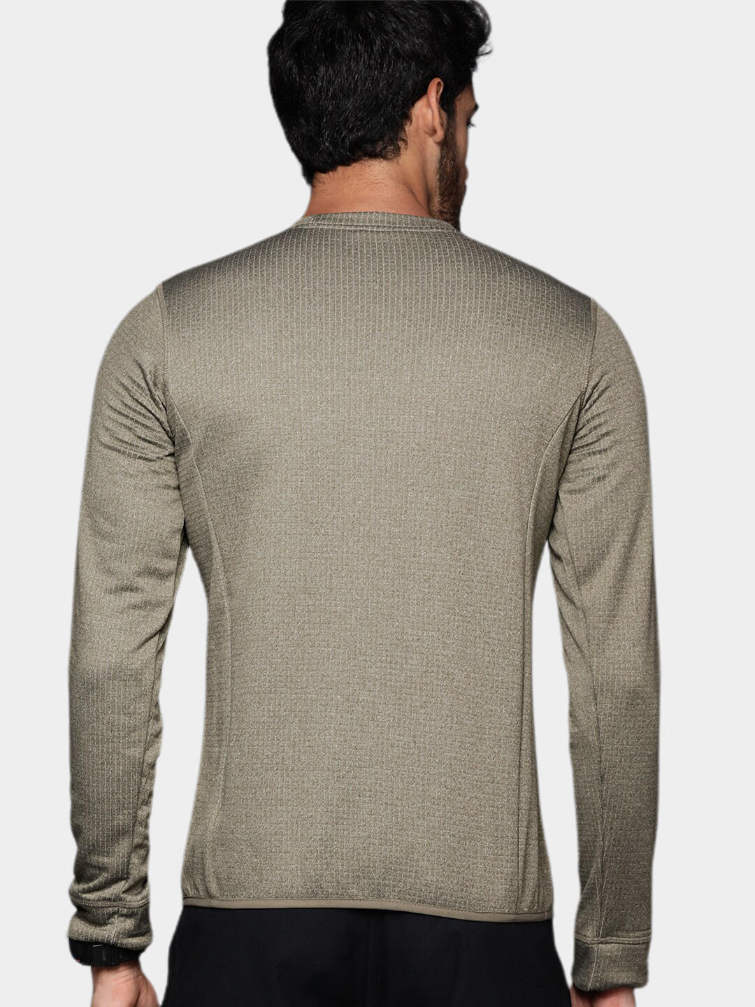 A Men Wearing Columbia Men Green Park View Crew