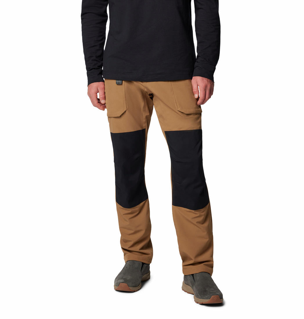 A Men Wearing Columbia Men Brown Landroamer Utility Pant II (Sun Protection)