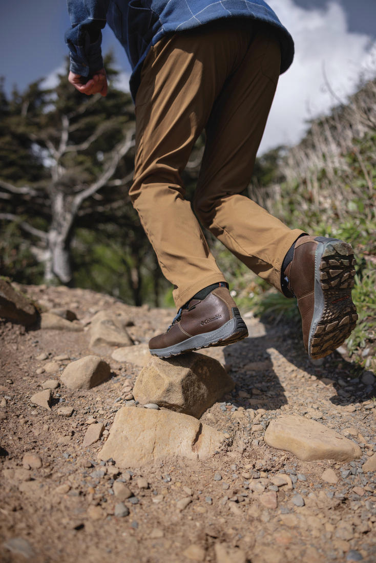 A Men Wearing Columbia Men Brown Landroamer Ripstop Pant II (Sun Protection)