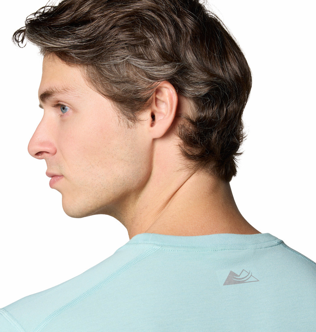 A Men Wearing Columbia Men Blue M Endless Trail Running Tech Tee
