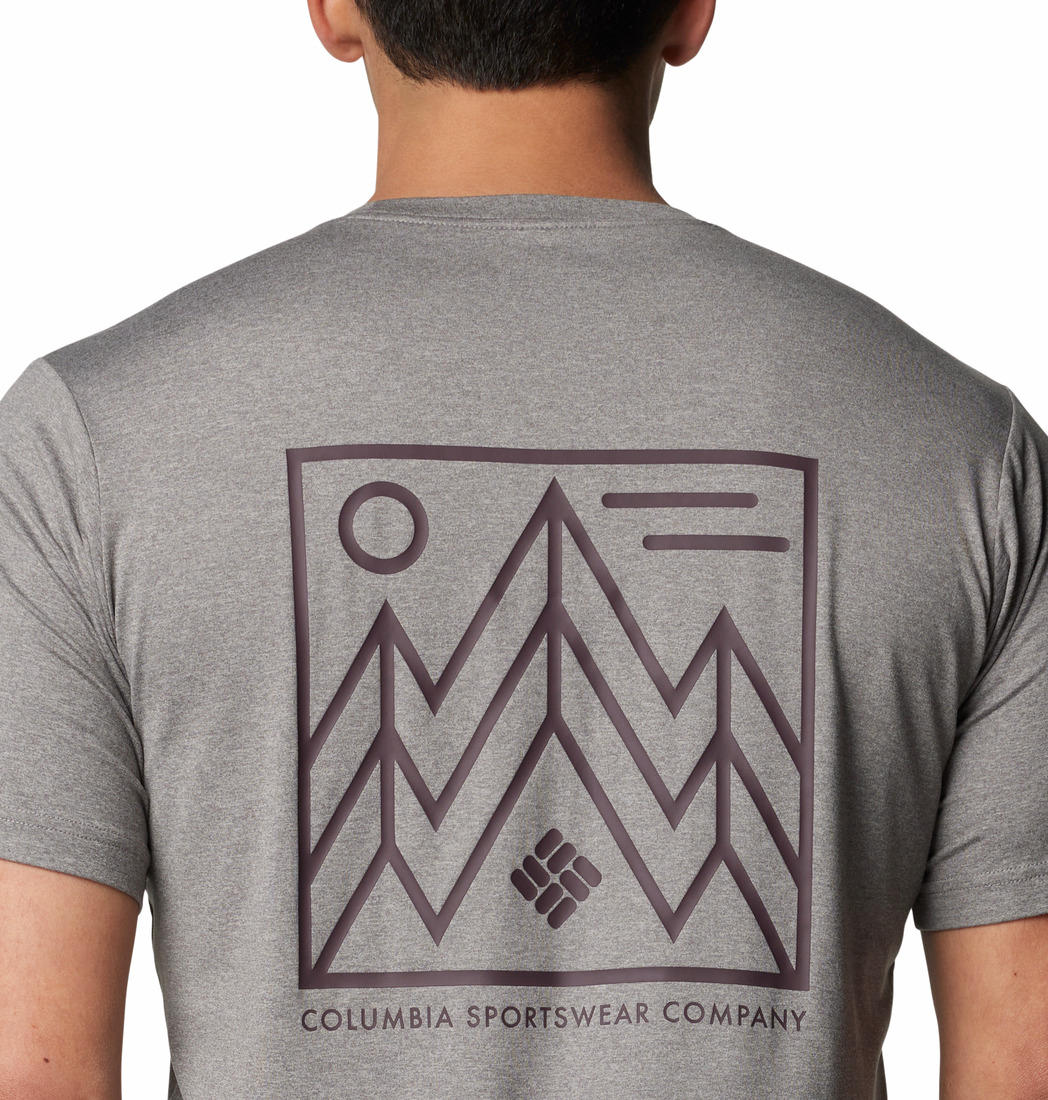 A Men Wearing Columbia Men Black Kwick Hike Back Graphic SS Tee (Sun Protection)