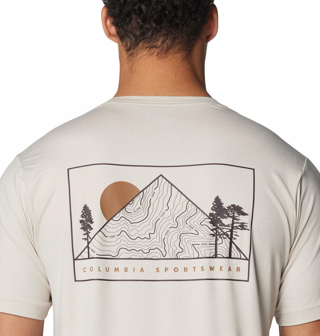 A Men Wearing Columbia Men Brown Kwick Hike Back Graphic SS Tee (Sun Protection)