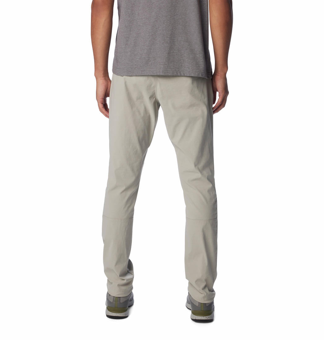 A Men Wearing Columbia Men Grey Black Mesa Woven Pant (Sun Protection)