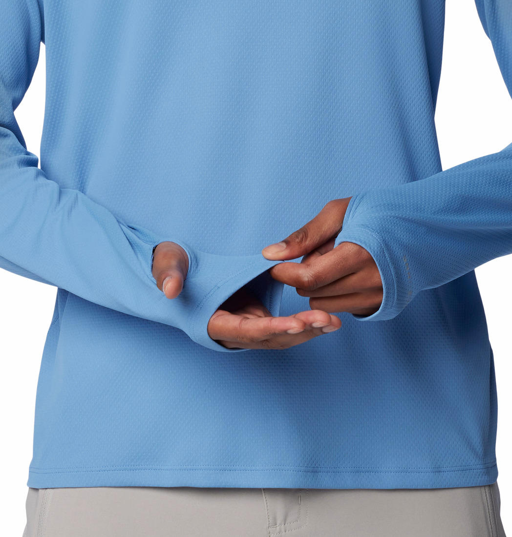 A Men Wearing Columbia Men Blue Summit Valley Hoodie (Sun Protection)