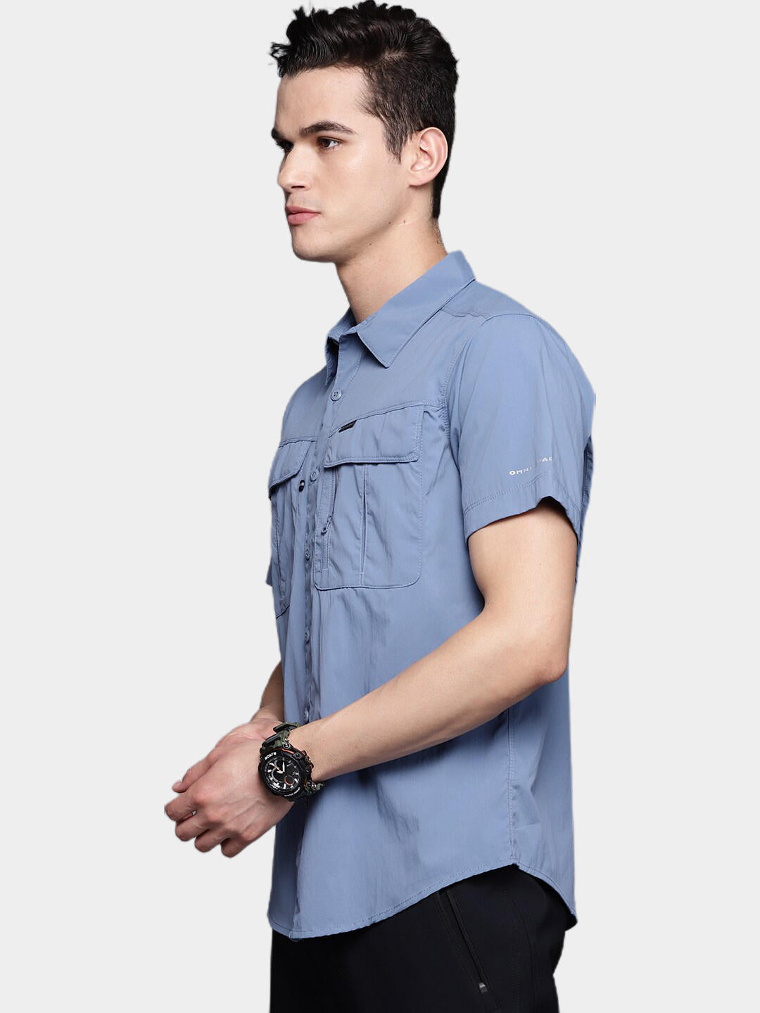 A Men Wearing Columbia Men Blue Newton Ridge Short Sleeve (Sun Protection)