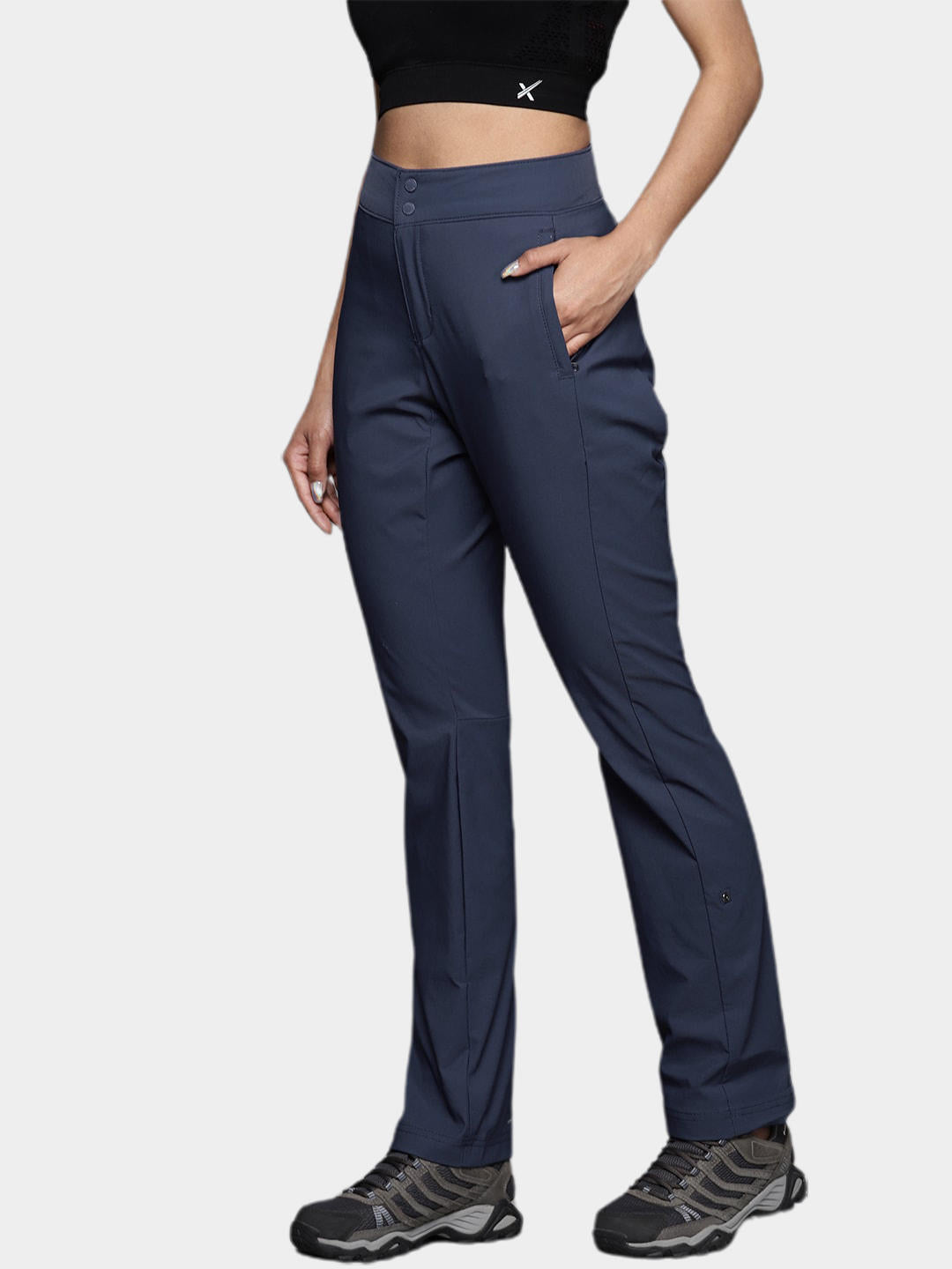 A Women Wearing Columbia Women Navy Blue Firwood Core Pant (Sun Protection)