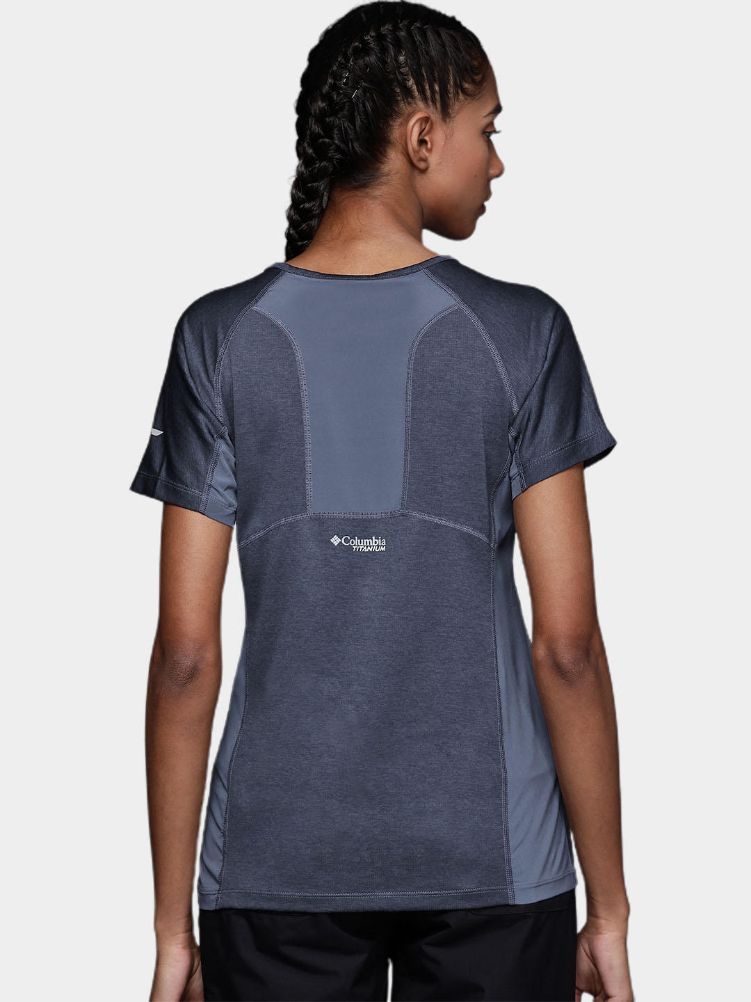 A Women Wearing Columbia Women Blue W Irico Knit SS