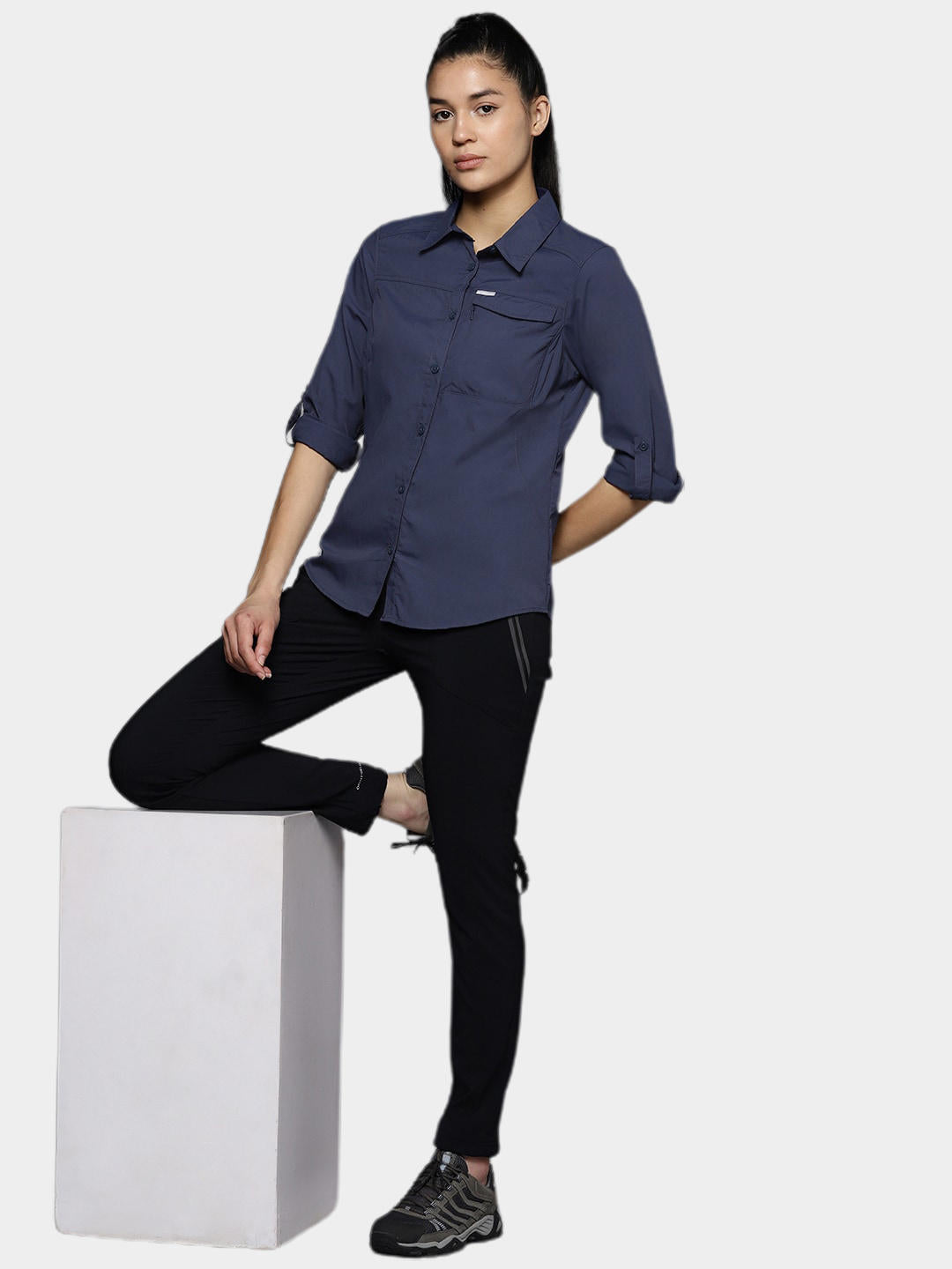 A Women Wearing Columbia Women Blue Silver Ridge 2.0 Long Sleeve (Sun Protection)