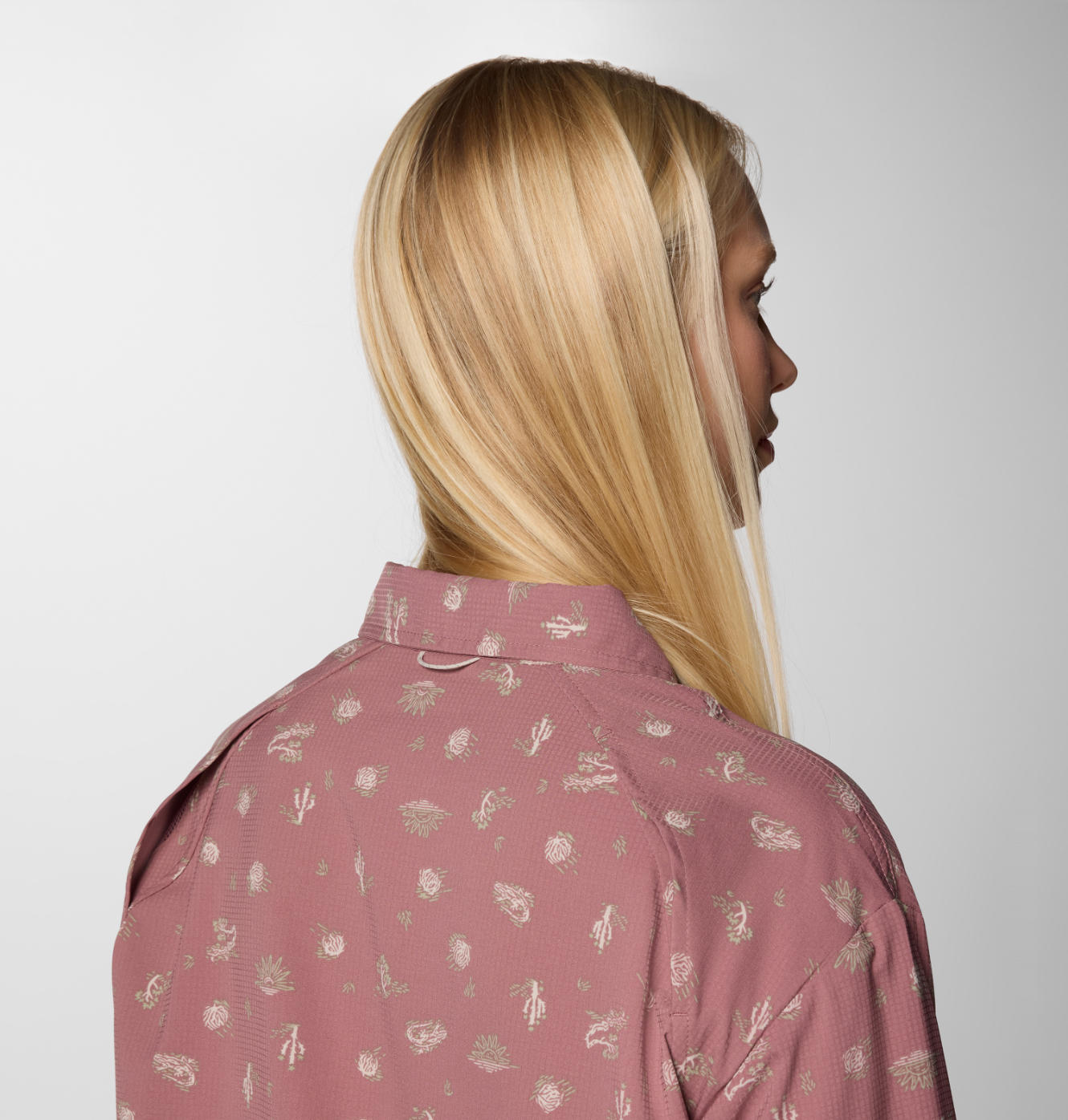 A Women Wearing Columbia Women Red Silver Ridge Utility Patterned LS Shirt (Sun Protection)