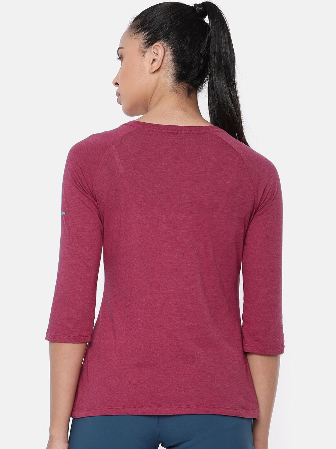 A Women Wearing Columbia Women Blue Weekend Explorer 3/4 Tee