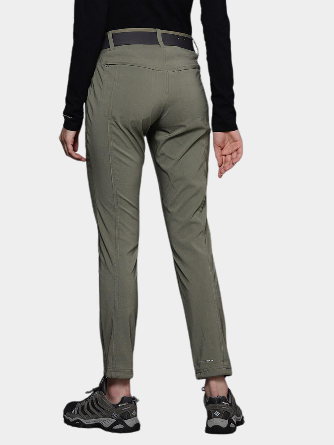 A Women Wearing Columbia Women Green Bryce Canyon II Pant (Sun Protection)