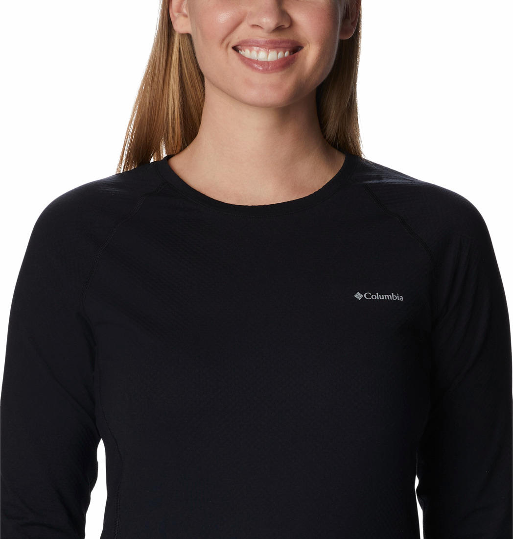 A Women Wearing Columbia Women Black W Omni-Heat Infinity Knit LS Crew (Non Returnable)