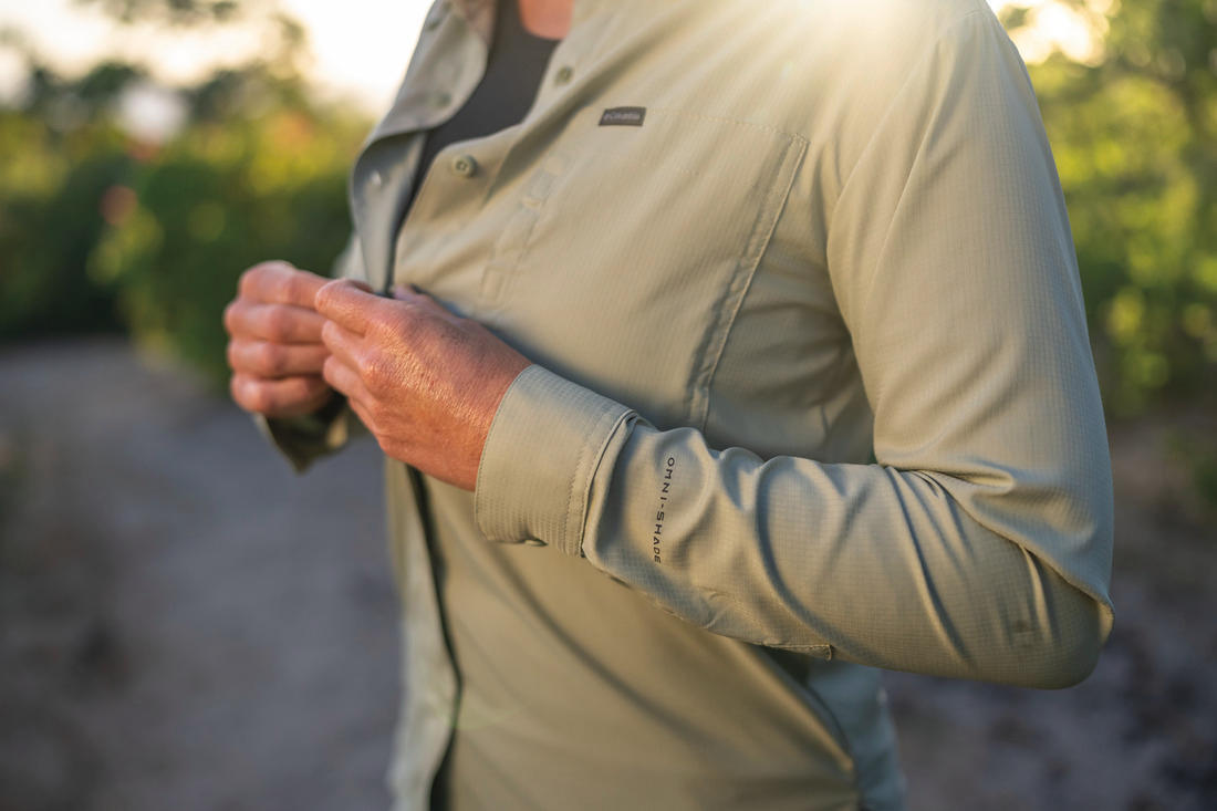 A Women Wearing Columbia Women Green Silver Ridge Utility LS Shirt (Sun Protection)