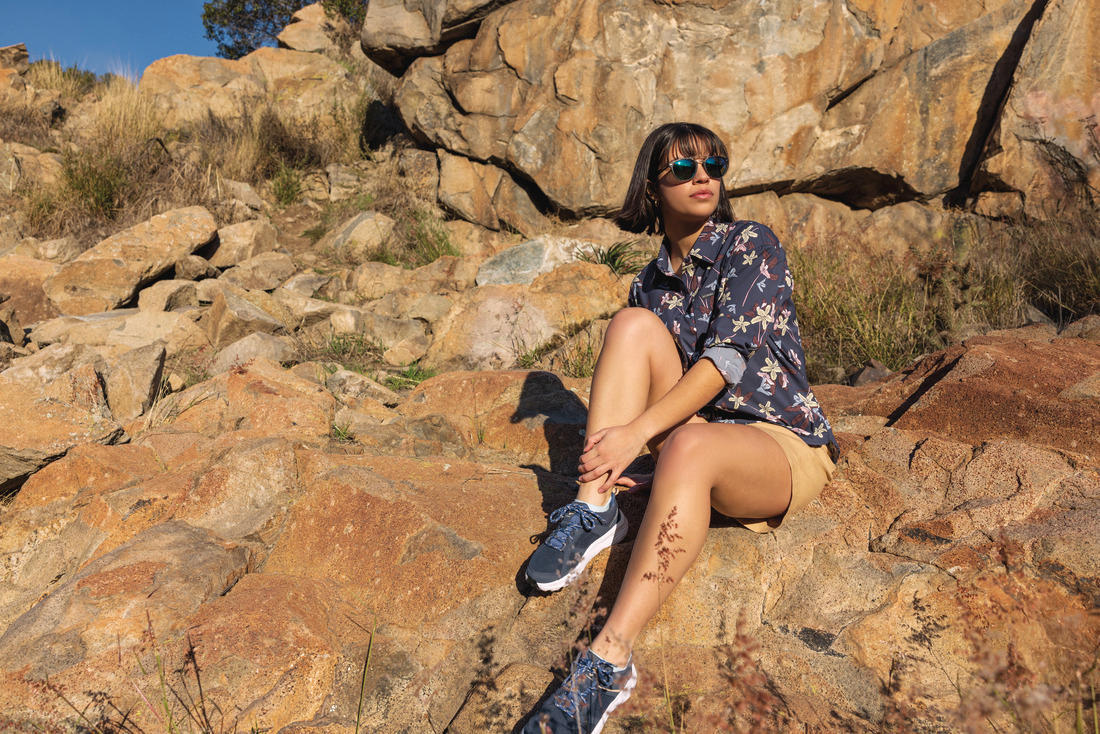 A Women Wearing Columbia Women Navy Blue Silver Ridge Utility Patterned LS Shirt (Sun Protection)