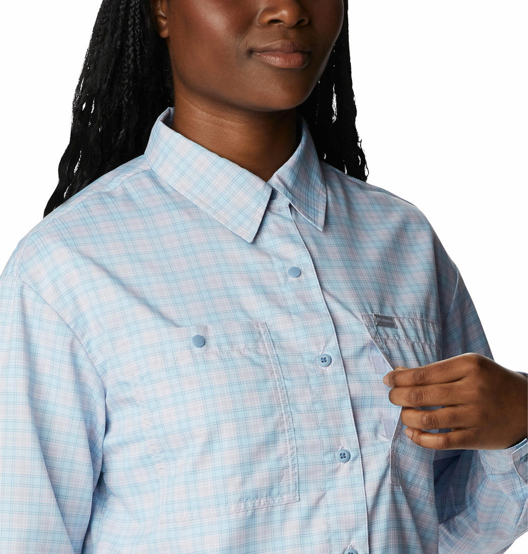 A Women Wearing Columbia Women Purple Silver Ridge Utility Patterned LS Shirt (Sun Protection)
