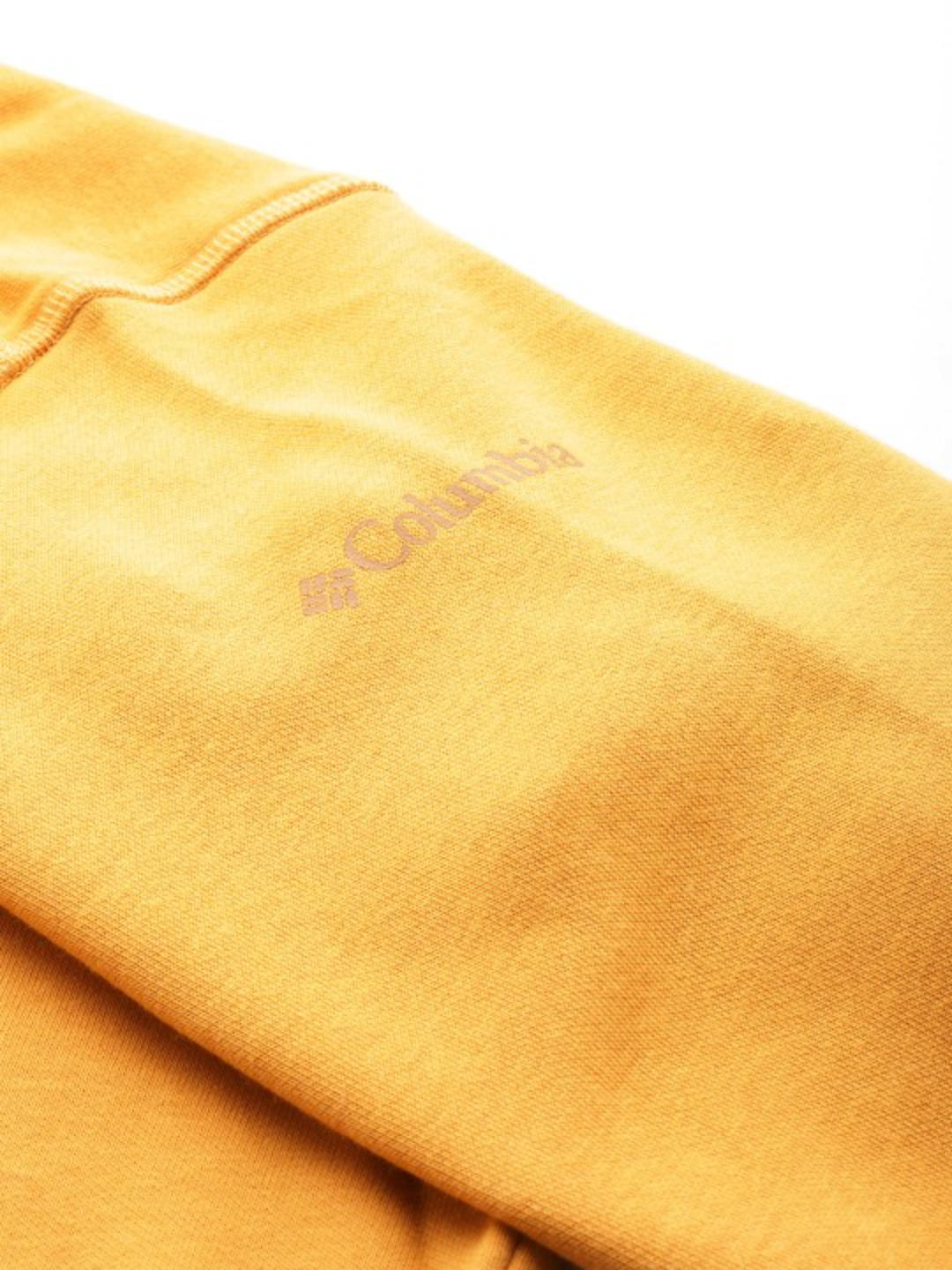 A Men Wearing Columbia Men Yellow M Columbia Logo Fleece Crew (Sun Protection)