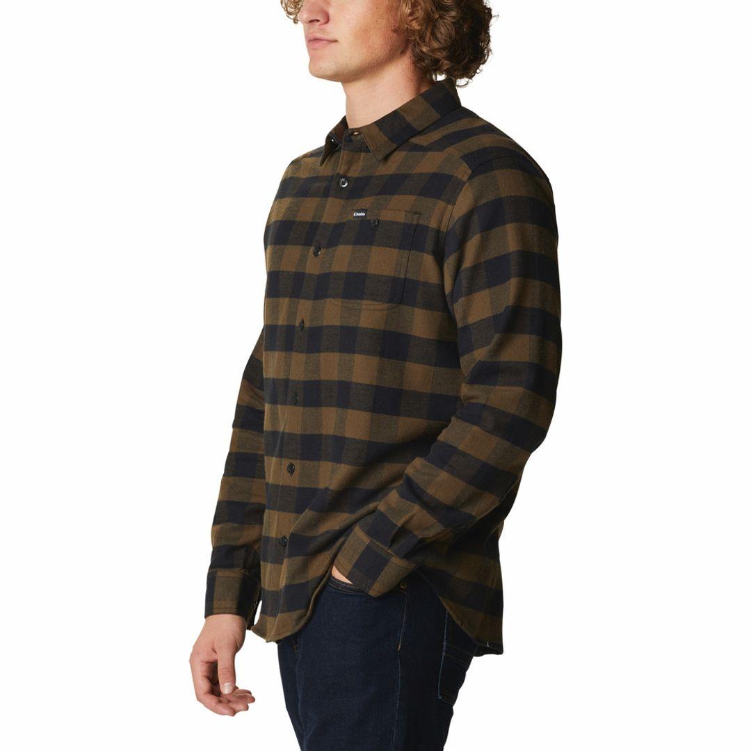 A Men Wearing Columbia Men Olive Cornell Woods Flannel Long Sleeve Shirt