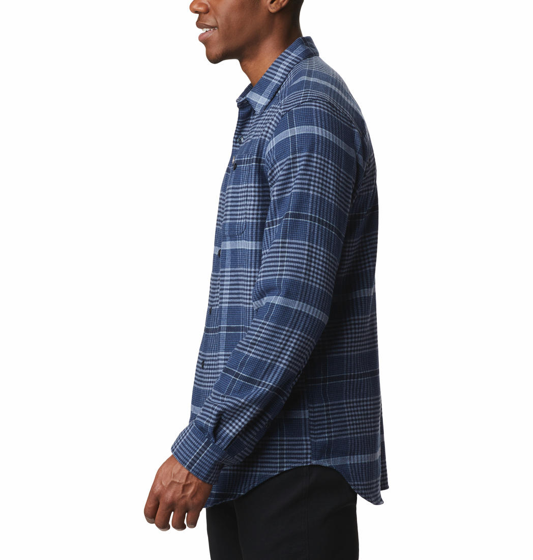 A Men Wearing Columbia Men Blue Cornell Woods Flannel Long Sleeve Shirt